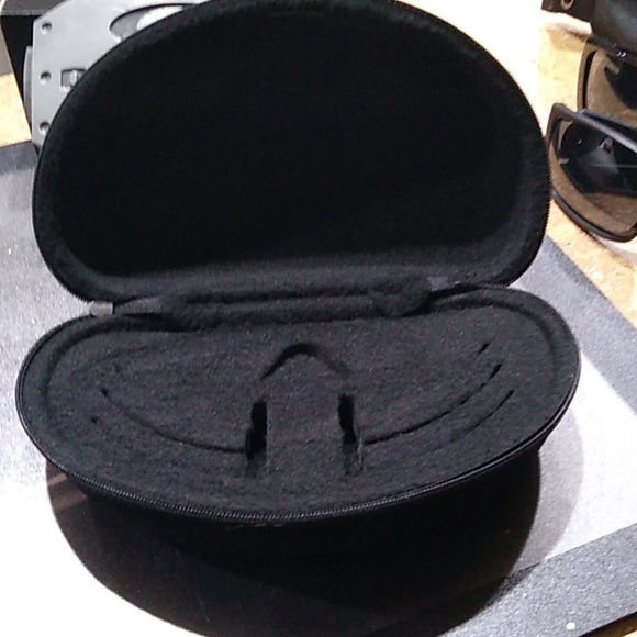 Case for sunglasses - Picture 3 of 4